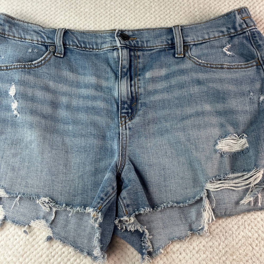 Aerie Womens Light Wash Distressed Denim Shorts Raw Hem Elastic Back Size Large - Picture 2 of 7